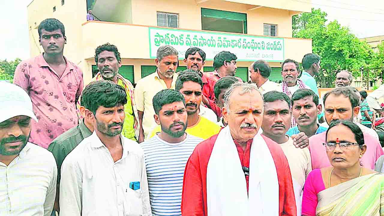 కాంగ్రెస్‌ పాలనలో రైతులకు కష్టాలు