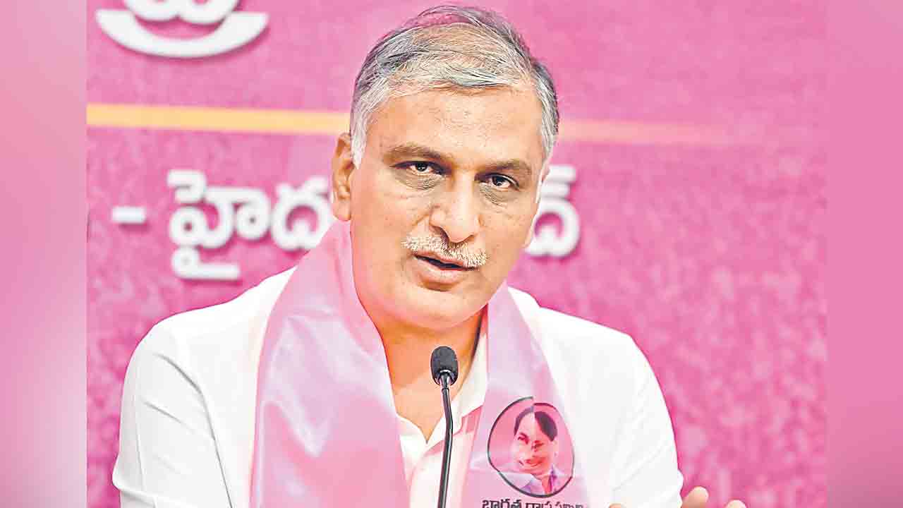 ఇది కాంగ్రెస్‌ తెచ్చిన సంక్షోభం!.. ప్రభుత్వ నిర్లక్ష్యంతోనే యూరియా కరువు: హరీశ్‌రావు