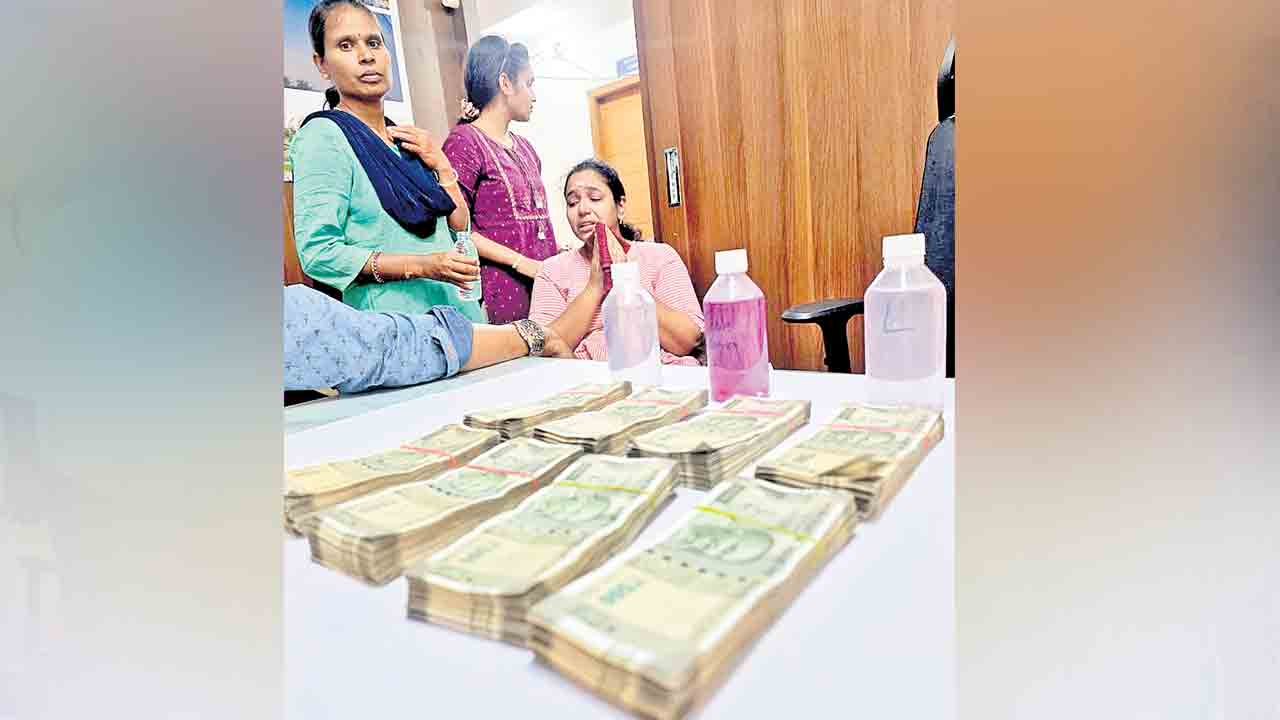 ఏసీబీకి చిక్కిన టౌన్‌ప్లానింగ్‌ అధికారి