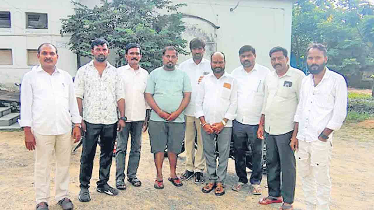 యూరియా అడిగినందుకు రైతు బైండోవర్‌