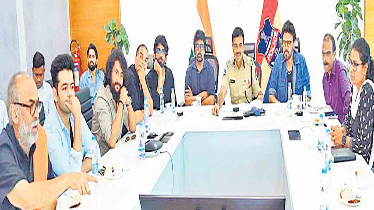 పాప్‌కార్న్‌ డబ్బాలు, కోక్‌టిన్‌లు!.. పైరసీకి ఇవే సాధనాలు