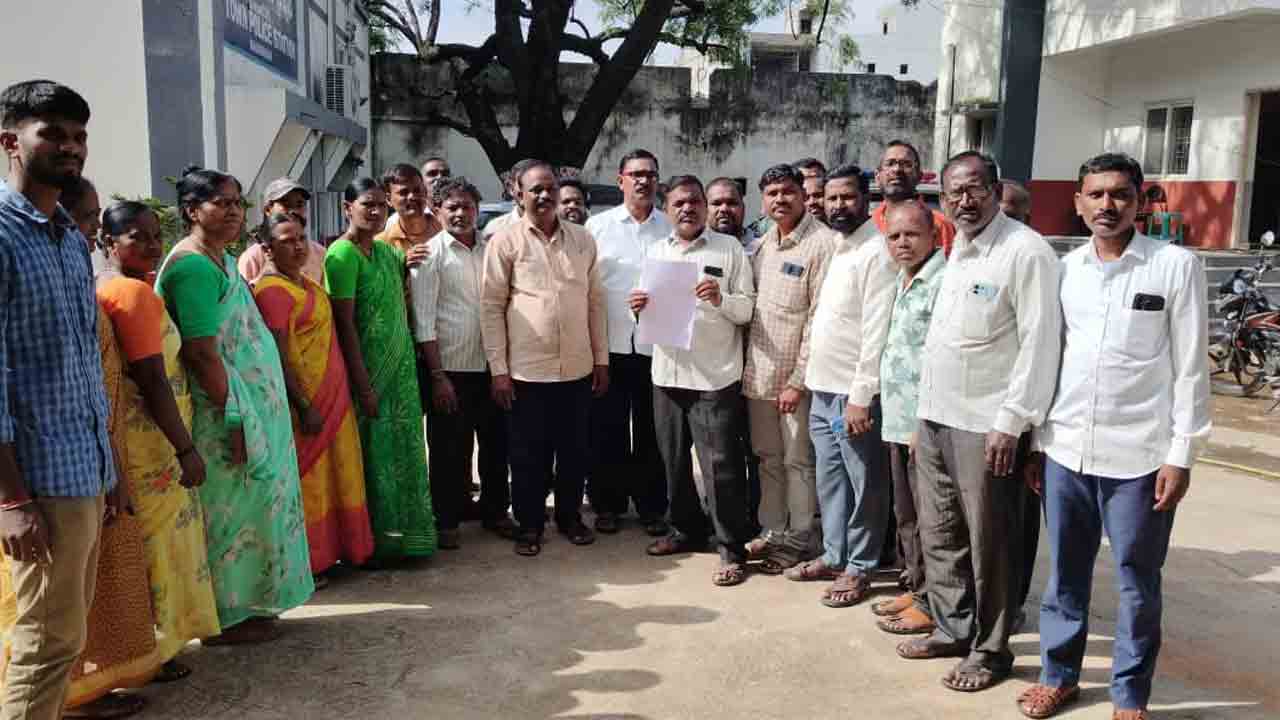 ప్రభుత్వ జనరల్‌ దవాఖానలో కార్మికులపై వేధింపులు