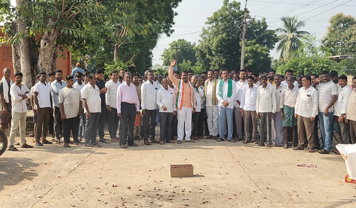 MLA Vijayaramana Rao | తారుపల్లి, మీర్జంపేటరోడ్డుకు నిధుల మంజూరు.. ఎమ్మెల్యే విజయరమణారావుకు కృతజ్ఞతలు తెలిపిన గ్రామస్తులు