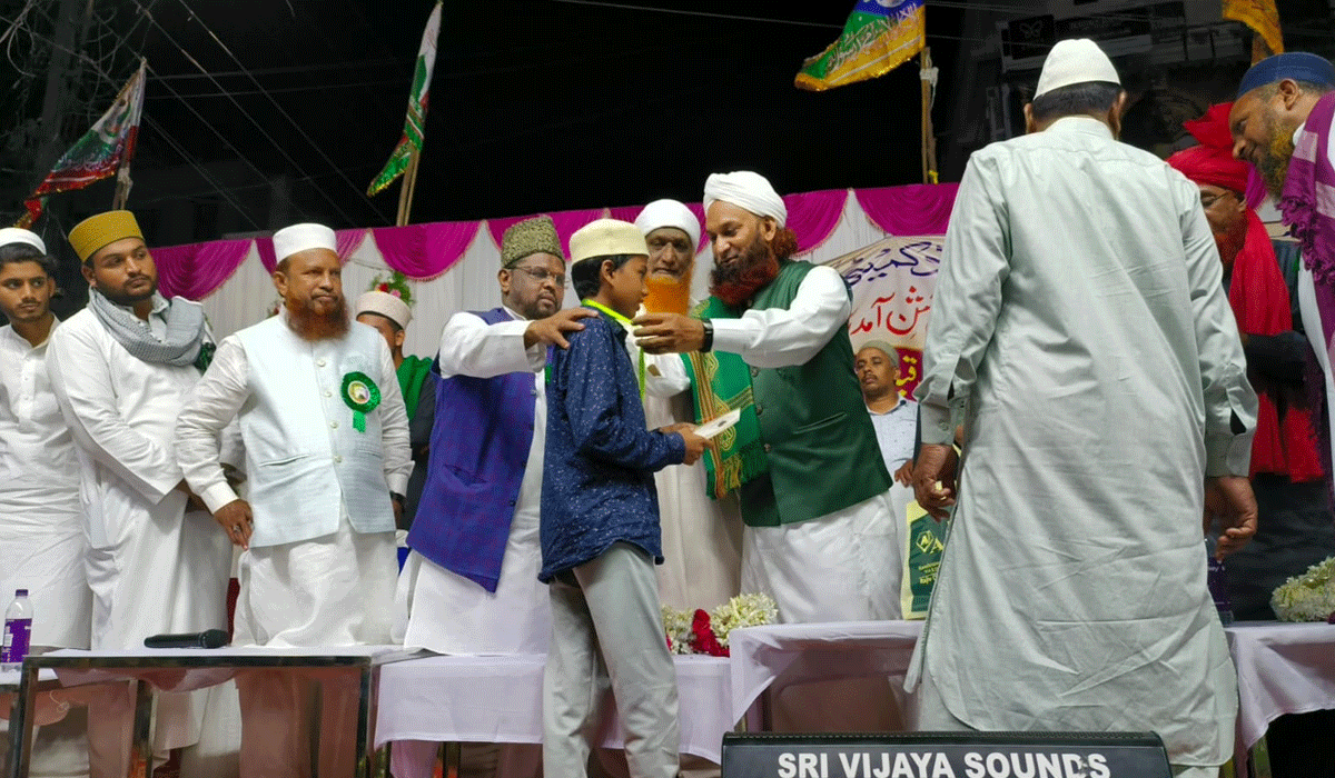 Prize distribution | సున్నిమర్కజీ మీలాద్ కమిటీ ఆధ్వర్యంలో టాలెంట్ టెస్ట్ విజేతలకు బహుమతుల అందజేత