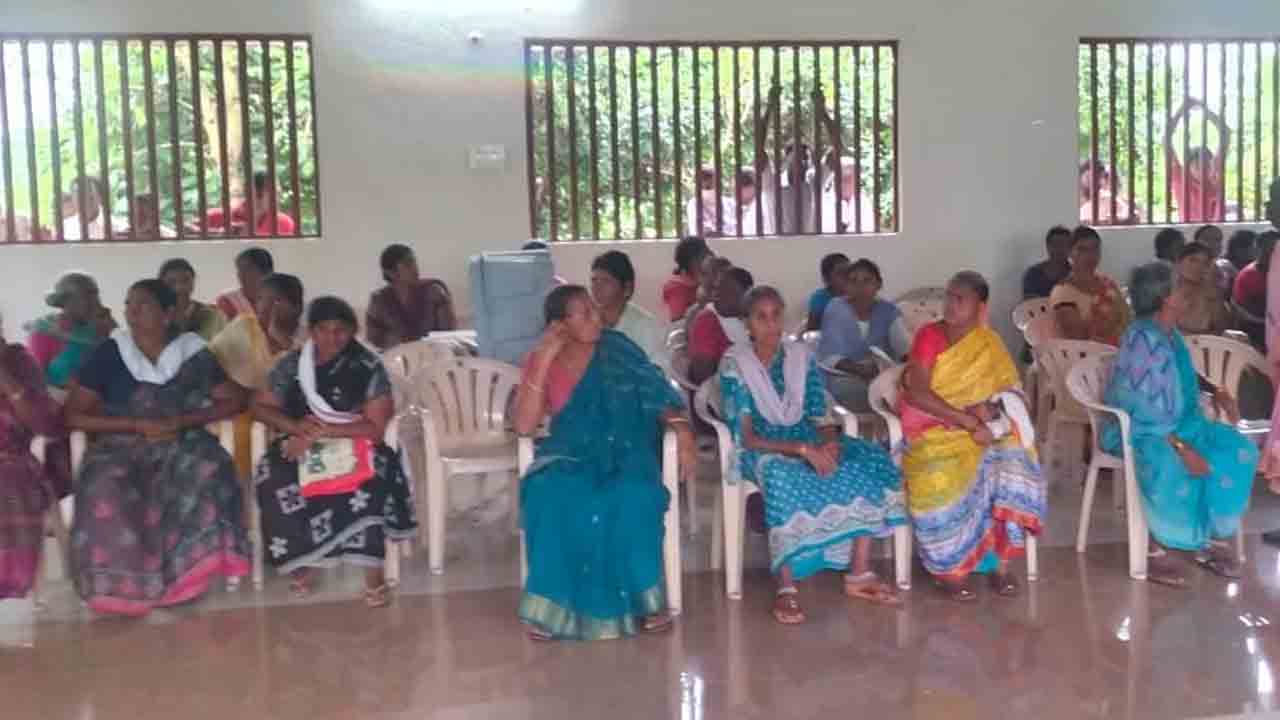 స్టాక్‌ వస్తేనే పంపిణీ..