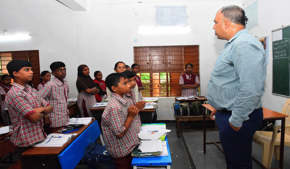 Collector Sandeep Kumar Jha |  ప్రతీ విద్యార్థి పై ప్రత్యేక దృష్టా సారించాలి.. కలెక్టర్ సందీప్ కుమార్ ఝా