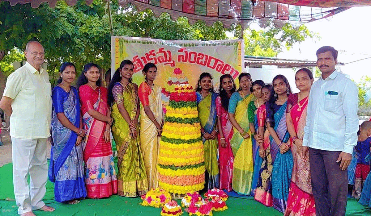 Early Bathukamma celebrations  | ధర్మారం మండలంలోని పాఠశాలల్లో ముందస్తు బతుకమ్మ వేడుకలు