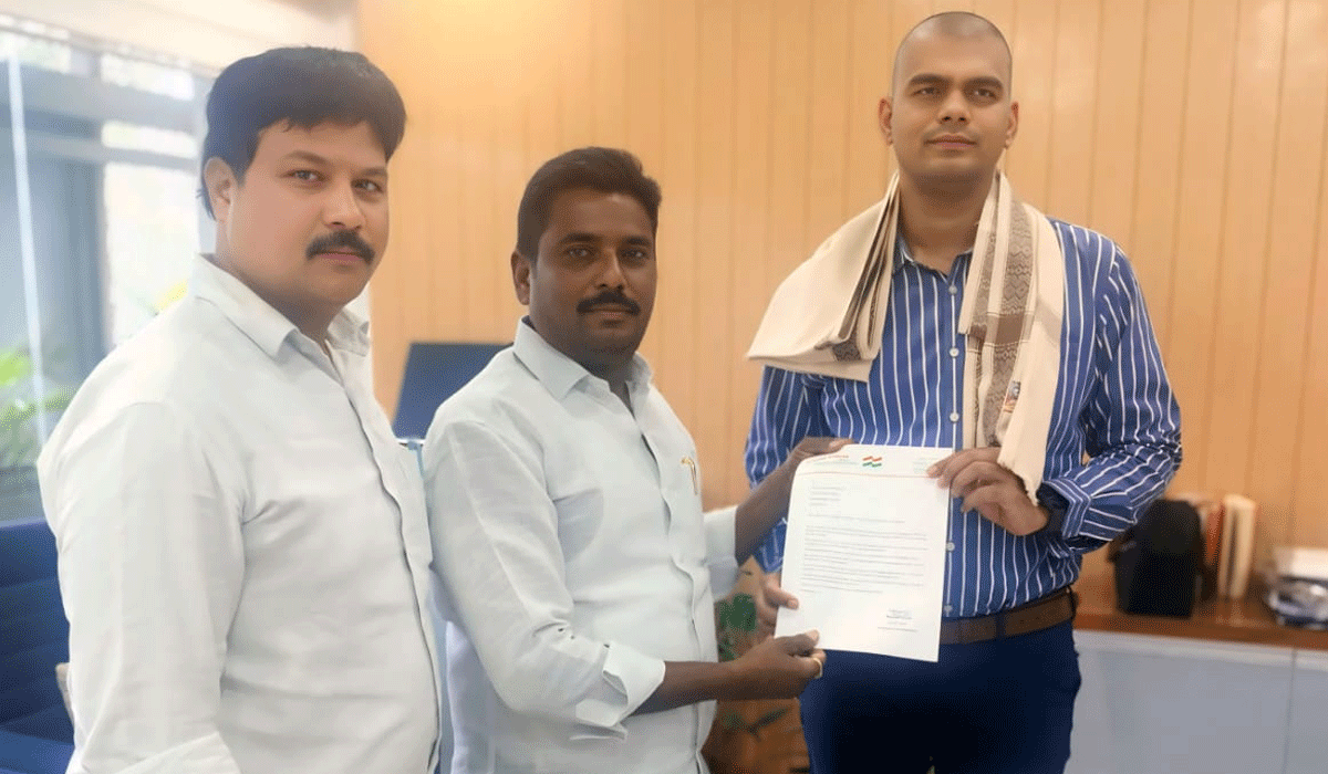 Extend passenger train | ప్యాసింజర్ రైలును సికింద్రాబాద్ వరకు పొడిగించాలని రైల్వే డిప్యూటీ జనరల్ మేనేజర్‌కు డీఆర్‌యూసీసీ మెంబర్‌ వినతి