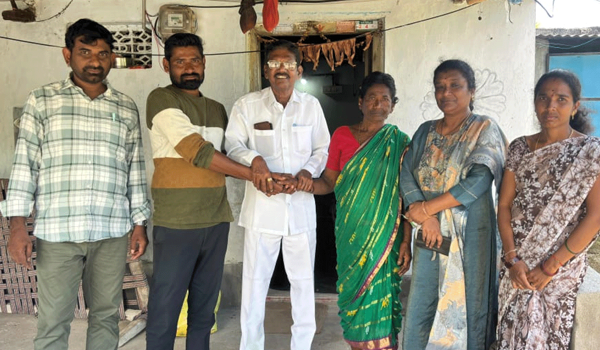 Sakhi | ఇంటినుంచి గెంటేసిన తల్లికి తిరిగి ఆశ్రయం