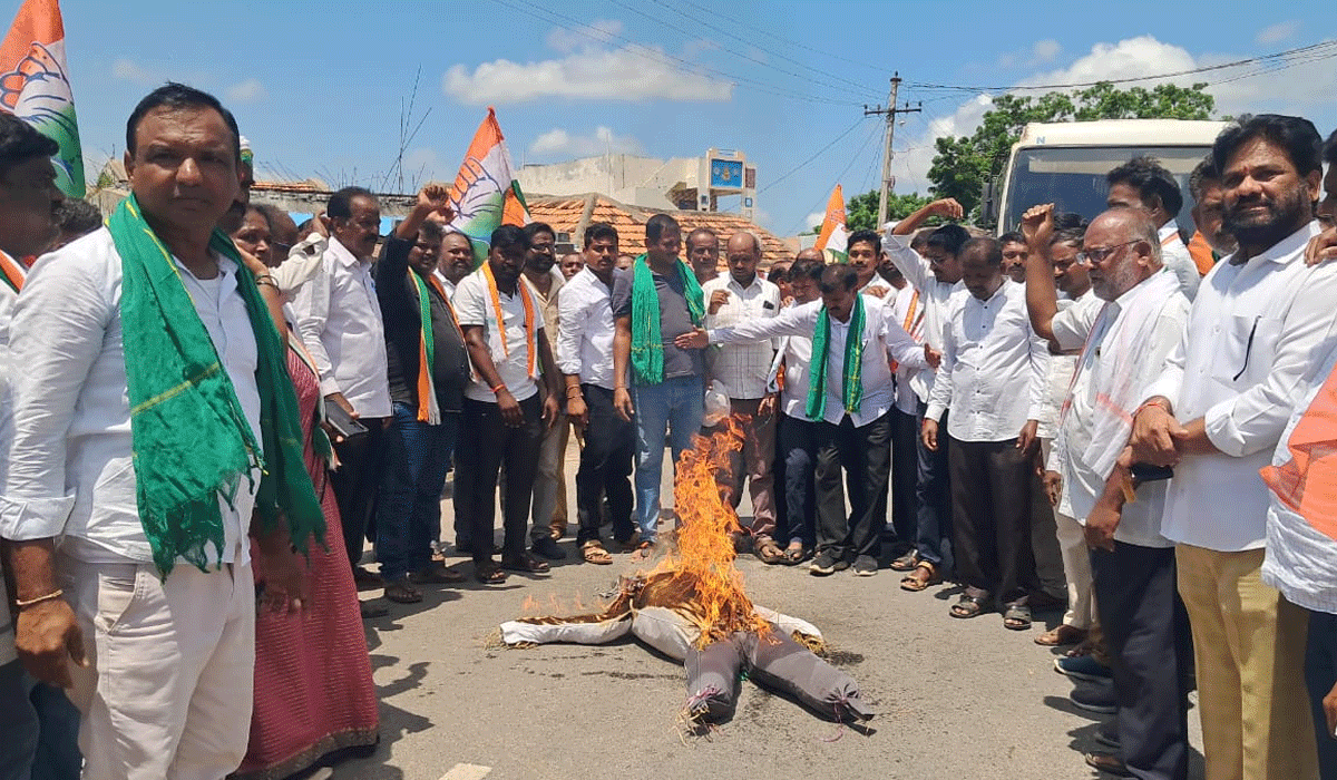 Husnabad | రైతులకు సరిపడా యూరియా ఇవ్వడంలో కేంద్ర ప్రభుత్వం విఫలం.. హుస్నాబాద్‌ మార్కెట్‌ చైర్మన్‌ తిరుపతి రెడ్డి