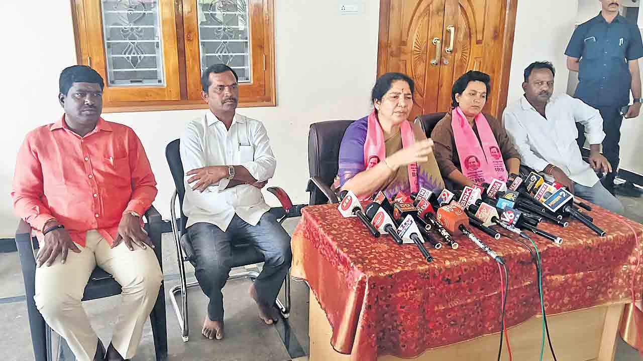 లంబాడీలపై కక్షగట్టిన రేవంత్‌రెడ్డి