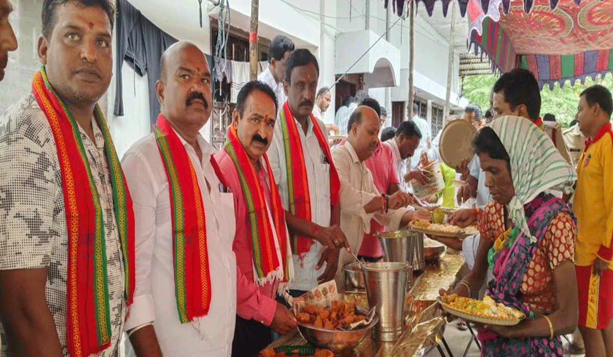 Maha Annadanam | టీజీ ఎన్పీడీసీఎల్‌డీ-2 సెక్షన్ ఆధ్వర్యంలో మహా అన్నదానం