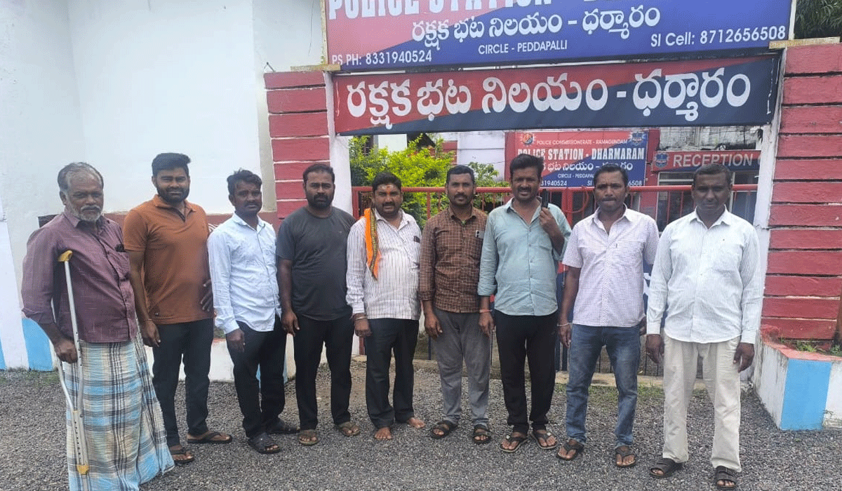 Lambadi leaders arrested | సీఎం ఇంటి ముట్టడికి వెళ్లకుండా లంబాడి నాయకుల ముందస్తు అరెస్టు