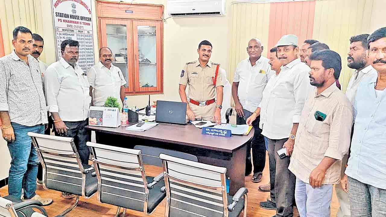 గుత్తేదారుల ముందస్తు అరెస్టు