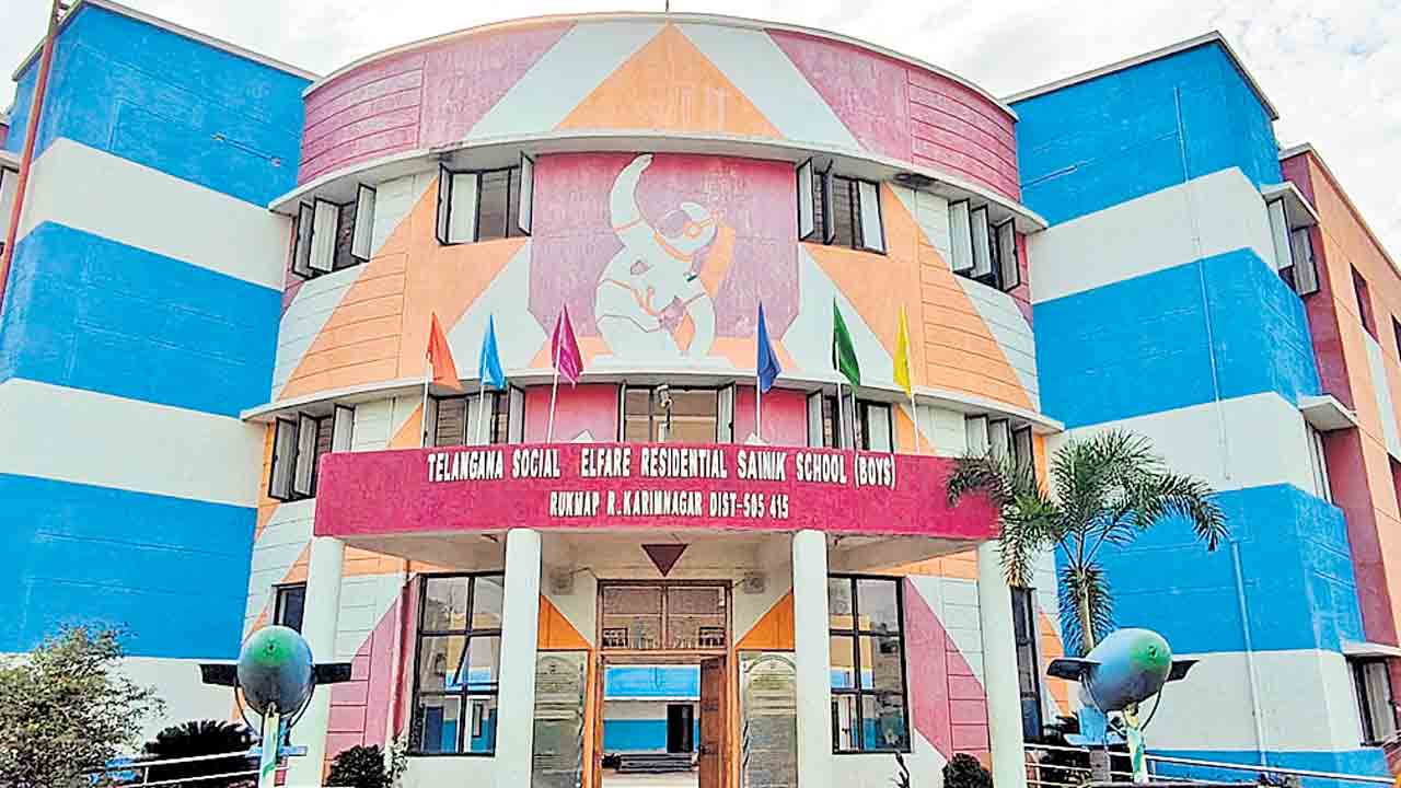 కాంగ్రెస్ ప్రభుత్వం నిర్లక్ష్యం.. ఎస్సీ గురుకులంలో ఆర్మీ శిక్షణకు మంగళం!