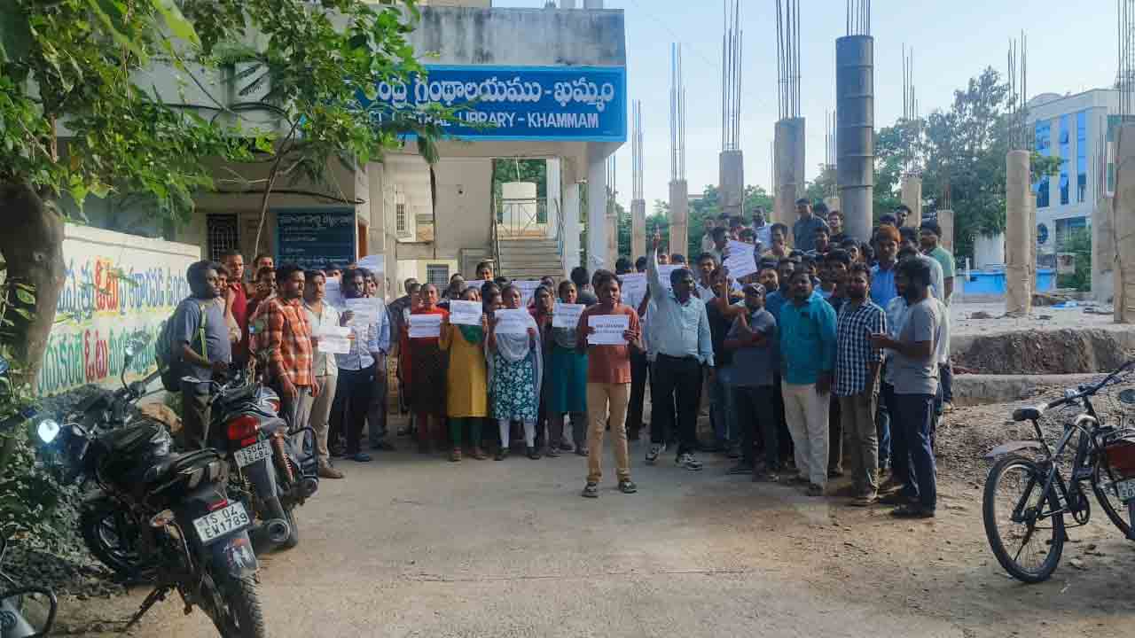 జీపీవో పోస్టులను నిరుద్యోగులతోనే భర్తీ చేయాలి
