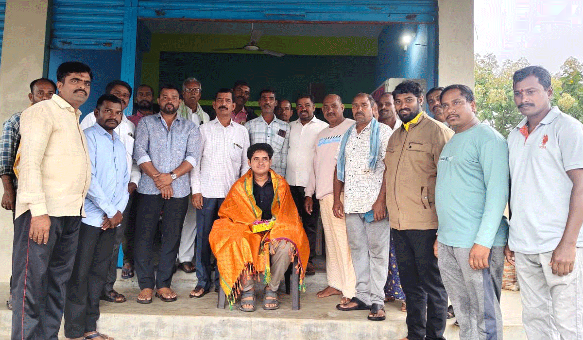 Tribal leaders | ఎంబీబీఎస్ సీటు సాధించిన విద్యార్థిని సన్మానించిన గిరిజన నాయకులు