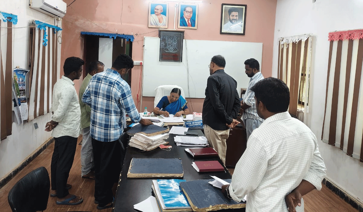 Bhubharati Applications | భూ భారతి రెవెన్యూ సదస్సుల దరఖాస్తులు పరిశీలించి త్వరగా పరిష్కరించాలి.. అదనపు కలెక్టర్ బీఎస్ లత