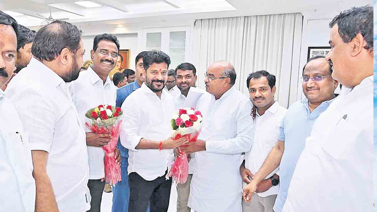 జీవో ఇచ్చినట్టే ఇచ్చి.. కేసు వేయించి!.. బీసీ రిజర్వేషన్‌పై వెన్నుపోటు!