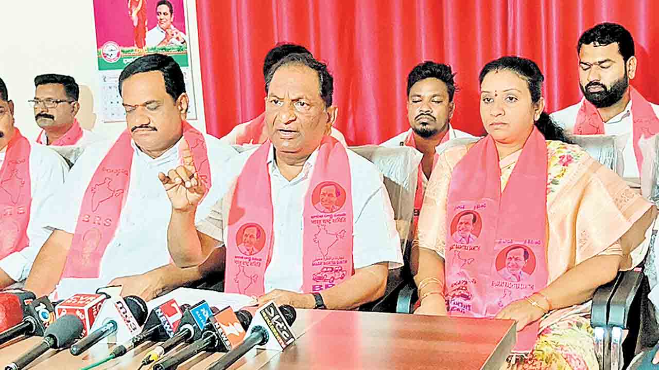 ఇండ్ల మంజూరులో అన్యాయం