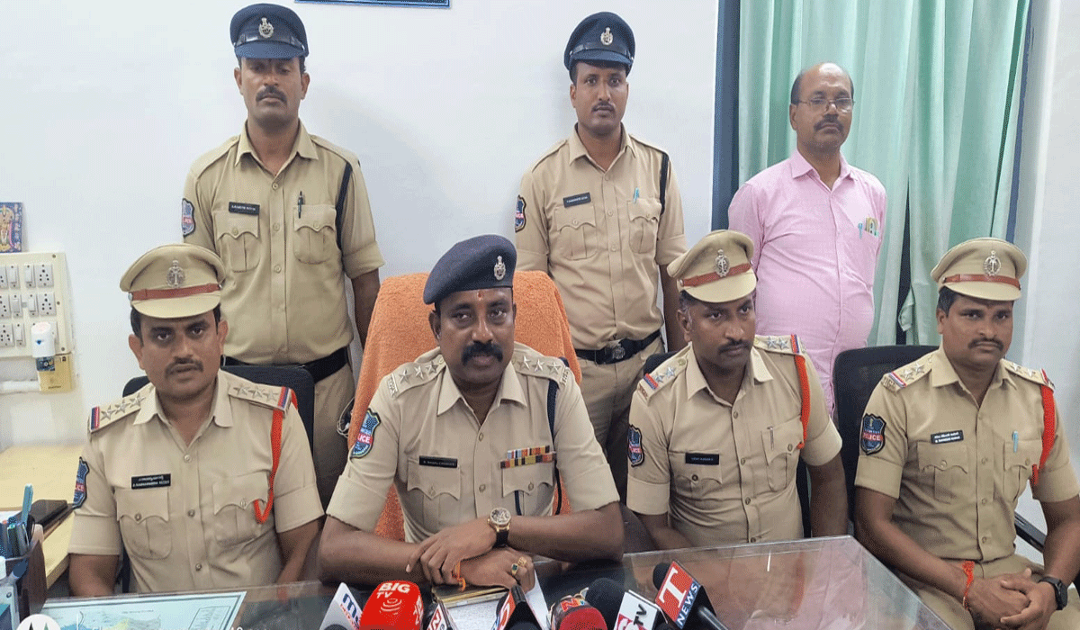 Two minors Arrested | దొంగతనం కేసులో ఇద్దరు మైనర్ల ఆరెస్టు.. జువెనైల్ జస్టిస్ బోర్డ్ ముందు హాజరు