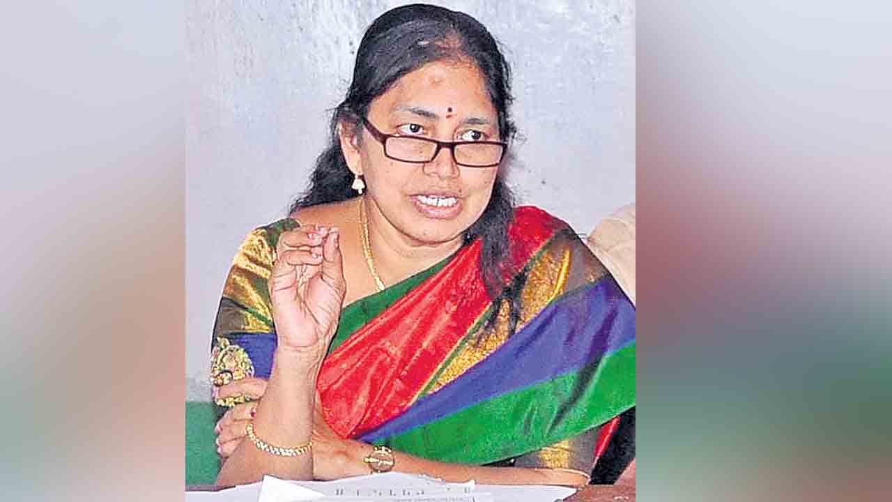 వరద బాధితులను ఆదుకోవాలి