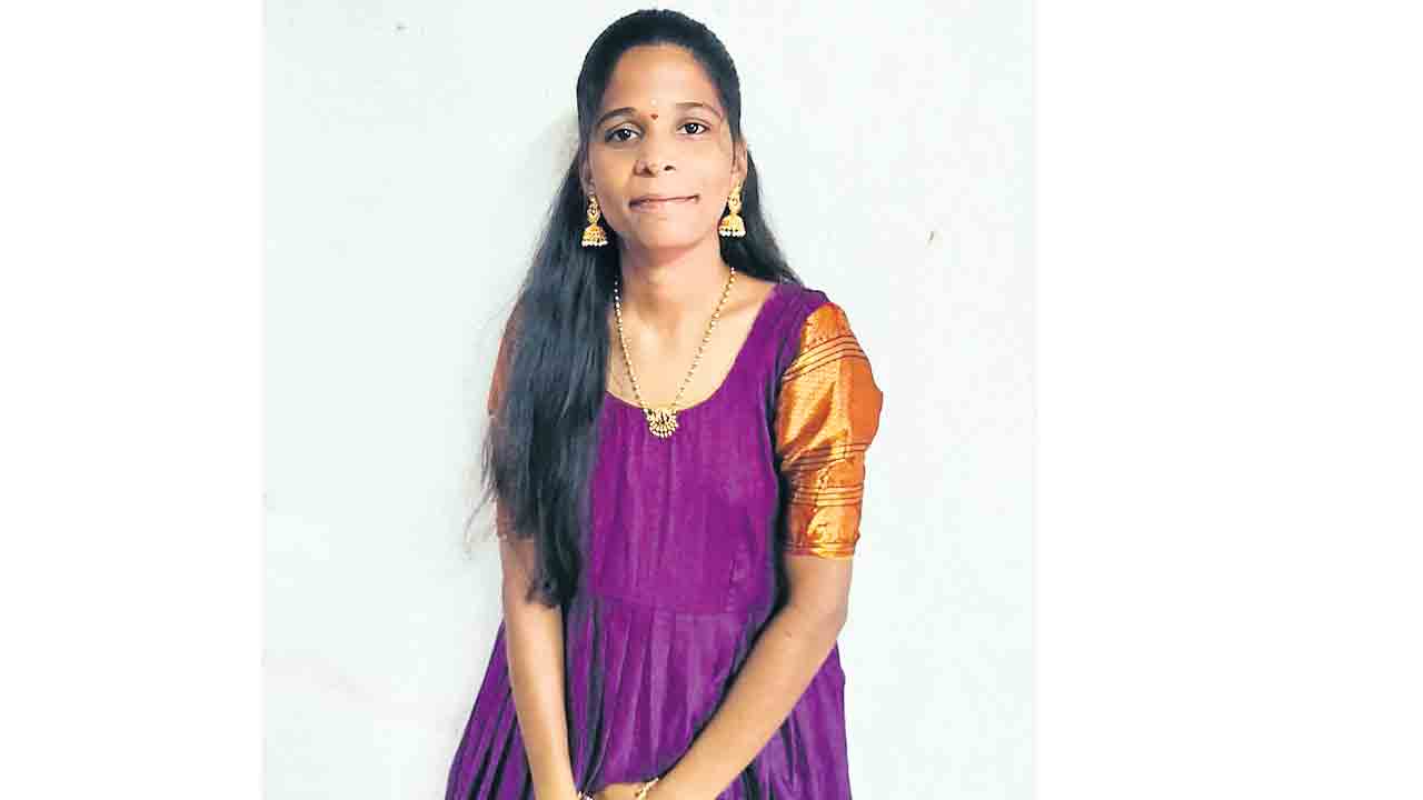 ఉద్యోగం రాలేదని యువతి ఆత్మహత్య