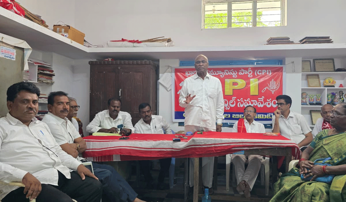 CPI national leader Chada Venkata Reddy | సాయుధ పోరాట ఉత్సవాలను విజయవంతం చేయాలి.. సీపీఐ జాతీయ నేత చాడ వెంకటరెడ్డి