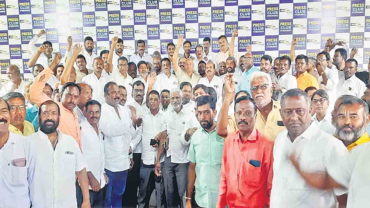 కమీషన్లు ఇవ్వకుంటే సమ్మెకు దిగుతాం