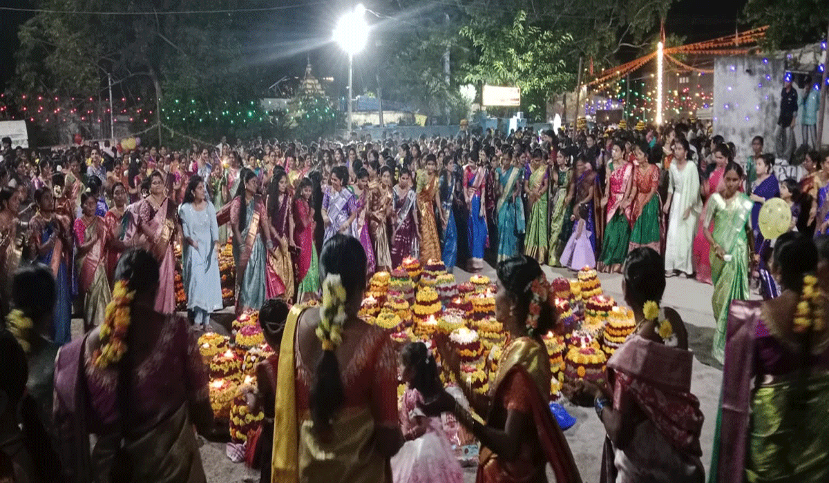 Saddula Bathukamma | వైభవంగా సద్దుల బతుకమ్మ వేడుకలు.. ఉట్టి పడిన తెలంగాణ సంస్కృతి