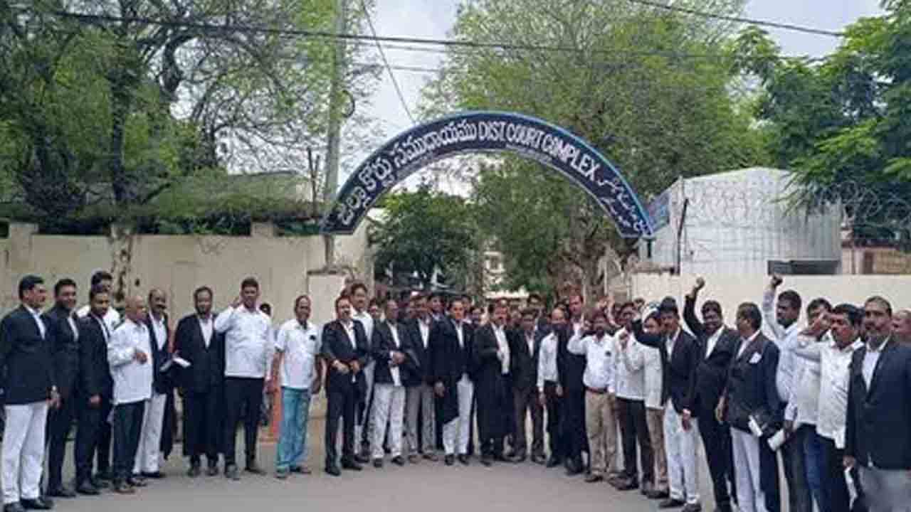 న్యాయవాదులకు కాంగ్రెస్‌ పాలనలో రక్షణ లేదు