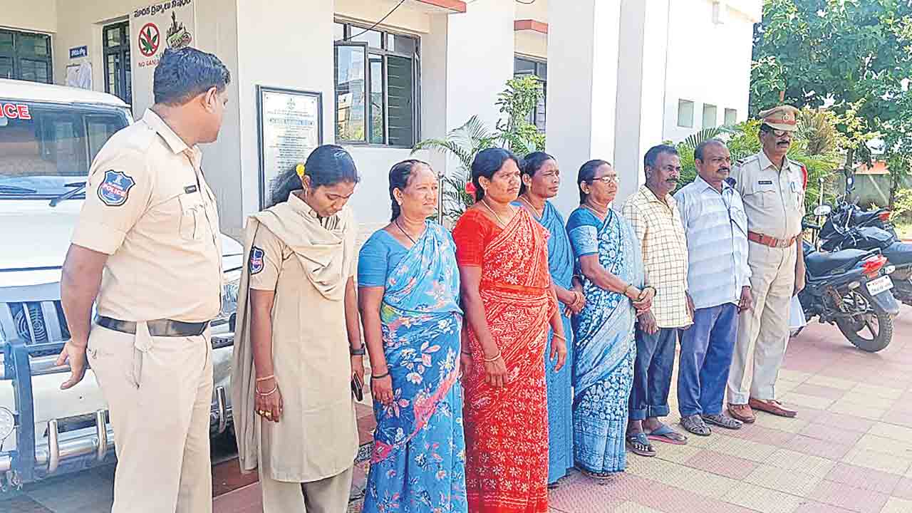 పండుగపూటా పస్తులేనా?.. ఆశ్రమ పాఠశాలల సిబ్బందికి 5నెలలుగా జీతాలు బంద్