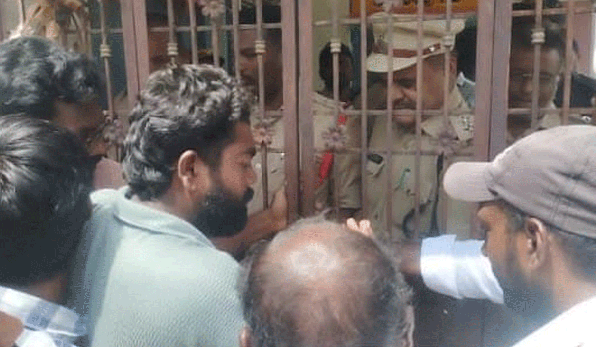 Forest land | ఫారెస్ట్ అధికారుల కనుసనల్లోనే ఫారెస్ట్ భూమి అన్యాక్రాంతం