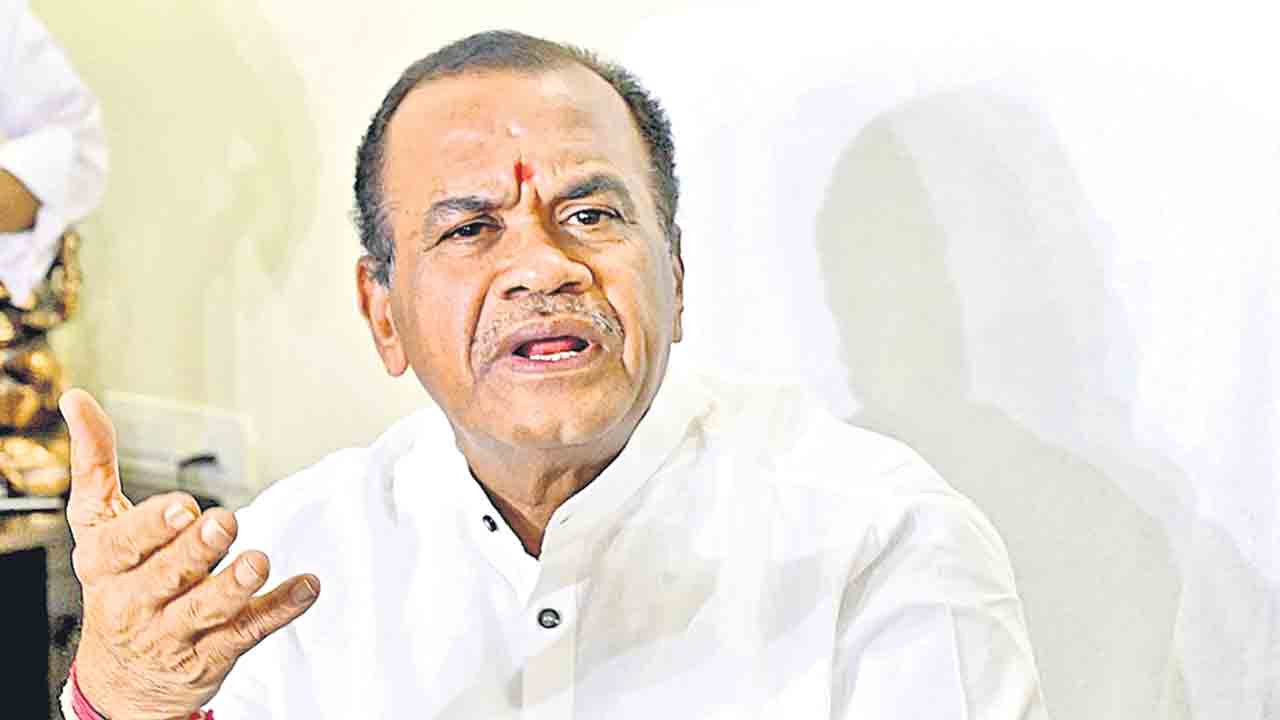 
                                                    ప్రభుత్వంలో చిచ్చుపెట్టిన ఓజీ టికెట్‌ రేట్ల…