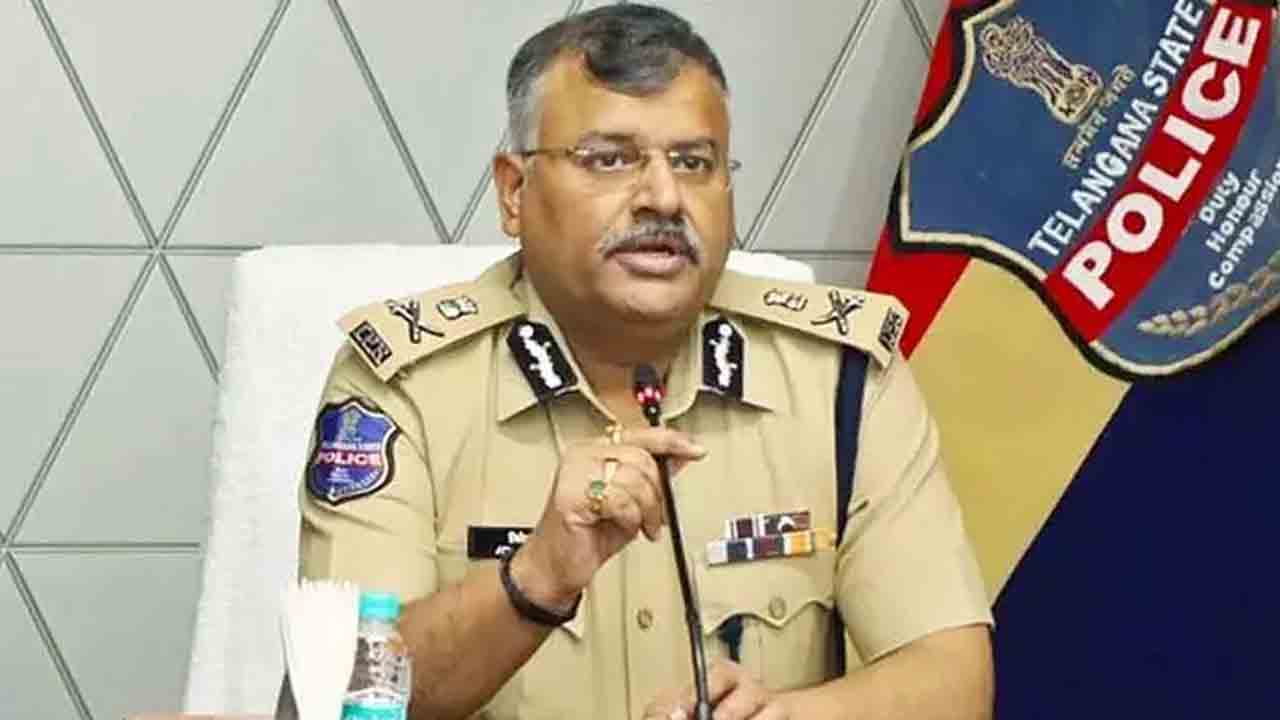 రైల్వేస్టేషన్లలో సీసీ కెమెరాలే కీలకం: డీజీపీ జితేందర్‌