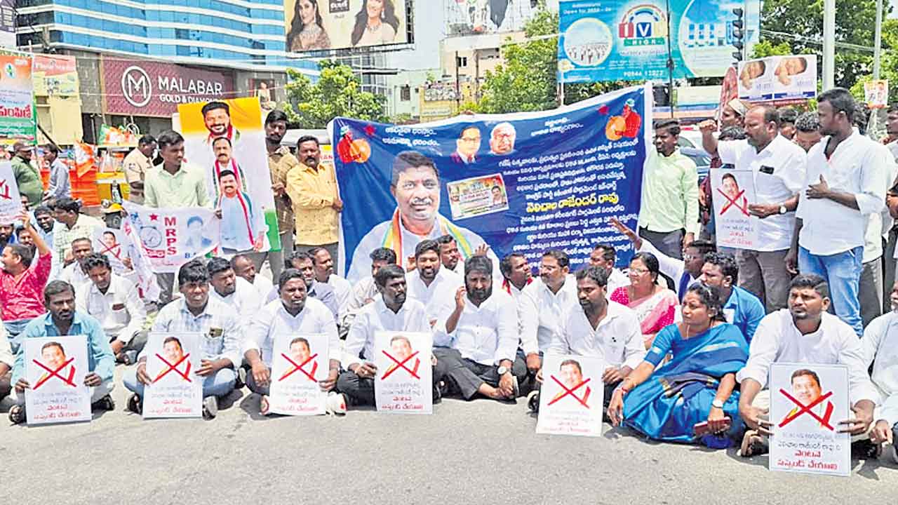 కాంగ్రెస్‌లో భగ్గుమన్న విభేదాలు