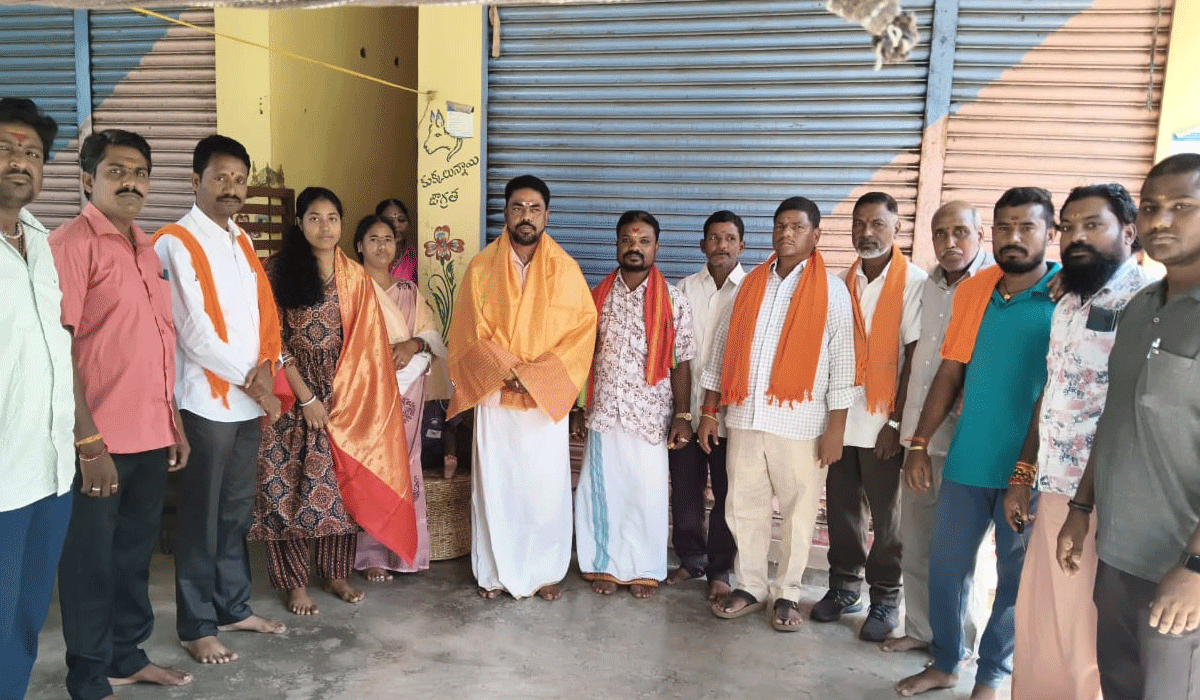 MBBS seat | ఎంబీబీఎస్ లో సీటు.. నాయకుల సన్మానం..