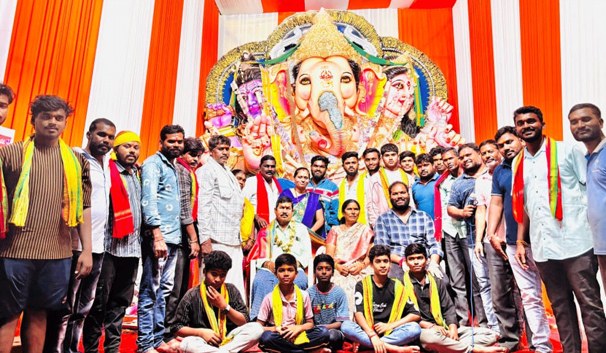 Laddu auction | ధర్మారంలో గణపతి మండపాల వద్ద లడ్డూ వేలం, లక్కీ డ్రా విజేతల ప్రకటన