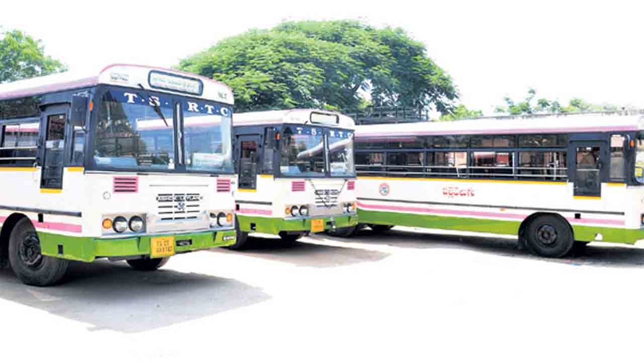 చిన్న కారణాలకు పెద్ద శిక్షలు.. ఆర్టీసీలో కార్మికుల అరిగోస