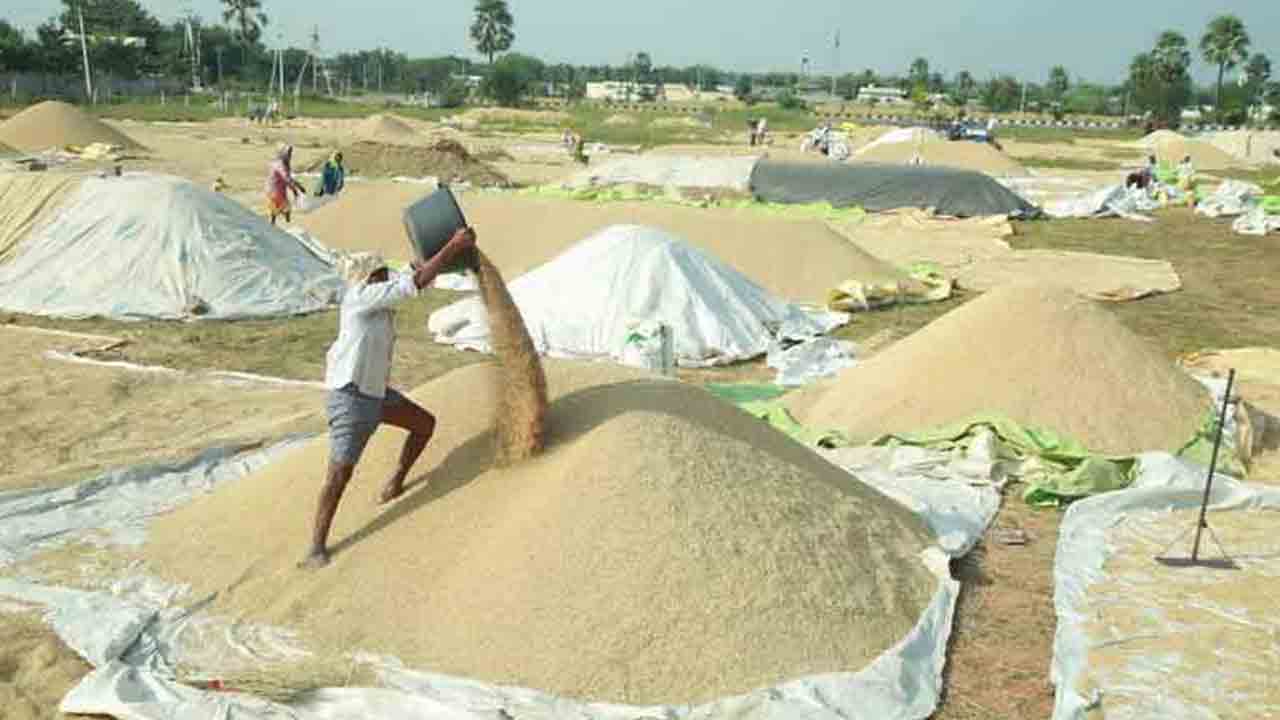 ధాన్యం కొనుగోళ్లలో వెహికిల్‌ ట్రాకింగ్‌ విధానం