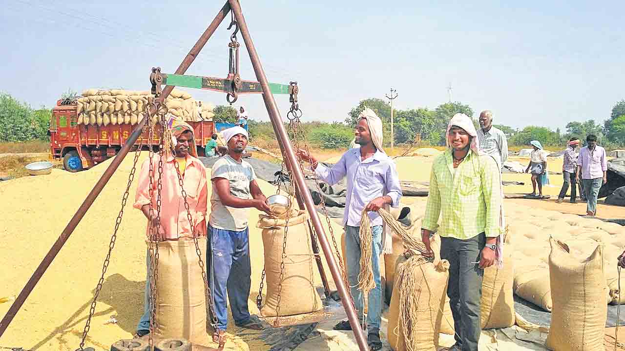ధాన్యం కొనుగోళ్లలో కోత!.. ఎఫ్‌సీఐ వానకాలం టార్గెట్‌ 52 లక్షల టన్నులే!
