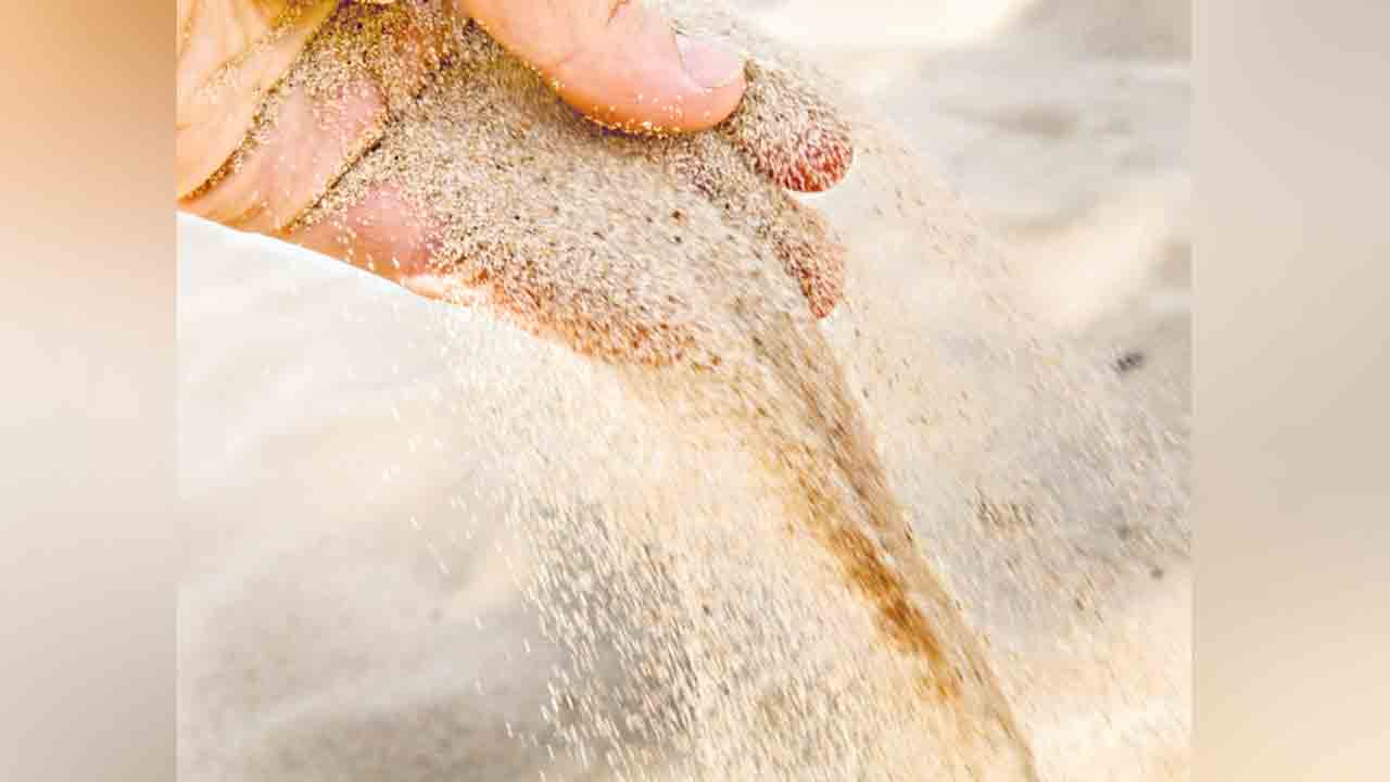 రెట్టింపైన ఇసుక ధర.. కాంగ్రెస్‌ హయాంలో రోజూ పైపైకే..