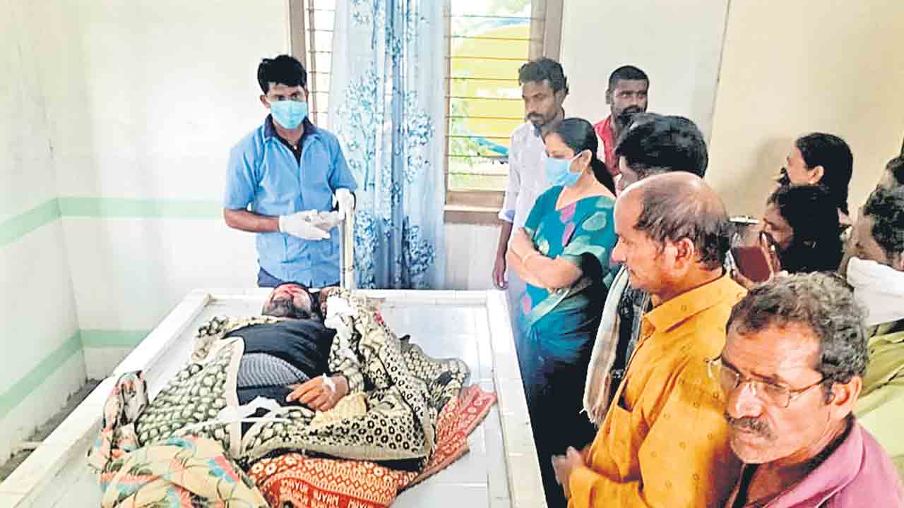 యువరైతు ప్రాణం తీసిన యూరియా!