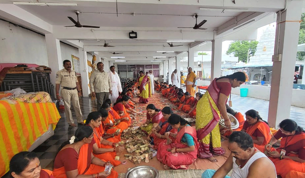 Karimnagar | కరీంనగర్ వేంకటేశ్వరస్వామి హుండీ ఆదాయం రూ.8.20 లక్షలు