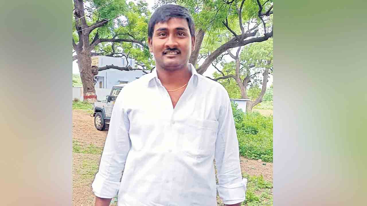 కరెంట్‌ షాక్‌తో యువ రైతు మృతి