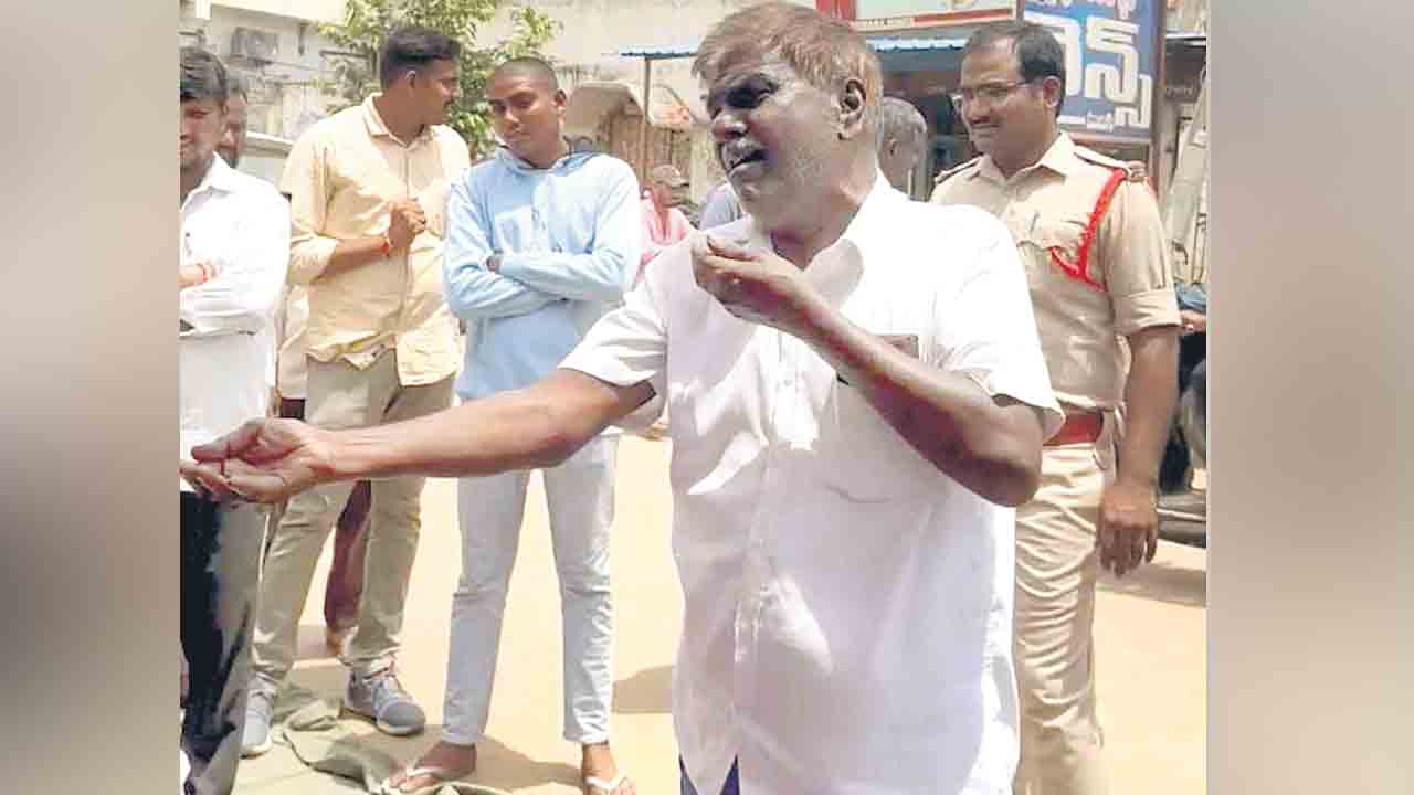 ‘అక్కా ఓ సీతక్కా ..ఒక్కసారైనా వచ్చిపోవా’