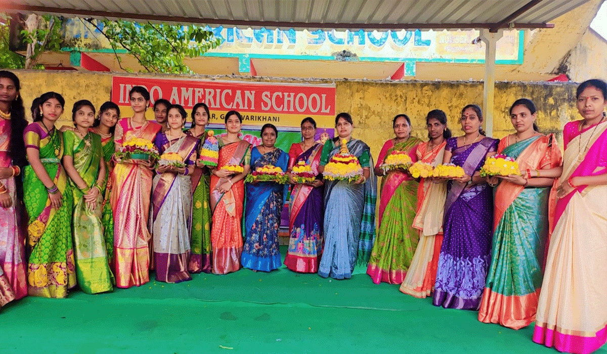 IAS school | పూలనే దేవతగా కొలిచే గొప్ప సంస్కృతి తెలంగాణదే.. ఐఏఎస్ పాఠశాల డైరెక్టర్ పేరు హేమలత శ్రీకాంత్