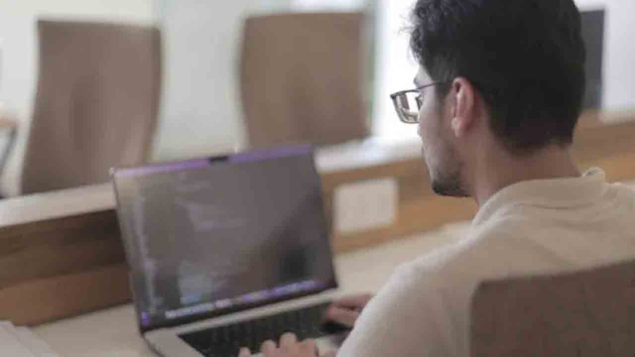 500 కంపెనీల నుంచి తిరస్కరణ.. నెలకు 20 లక్షల వేతనంతో జాబ్‌ ఆఫర్‌!