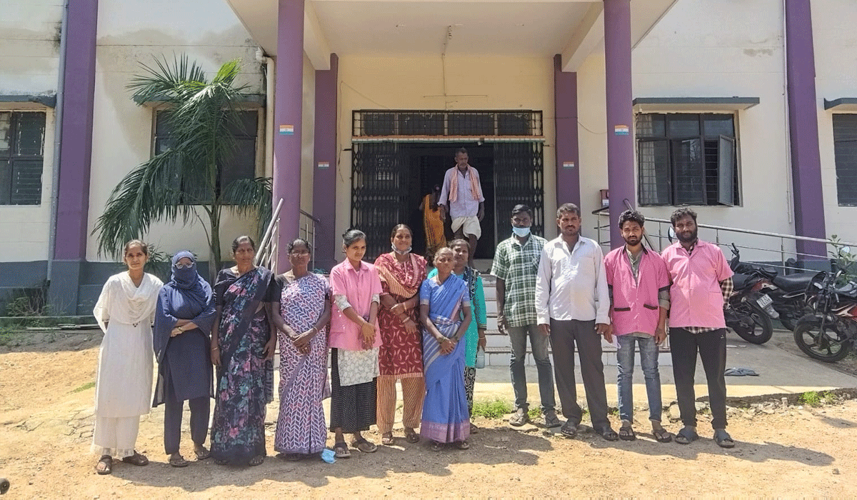 Outsourcing staff | పండుగ పూట పస్తులేనా..? ఆరు నెలలుగా జీతాలు లేక అలమటిస్తున్న ఔట్ సోర్సింగ్ సిబ్బంది