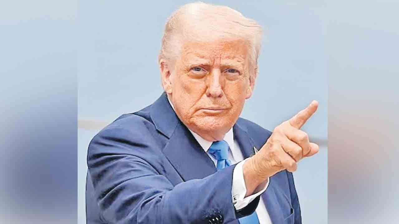 భారత్‌పై 100% సుంకాలు విధించండి.. ఈయూను కోరిన ట్రంప్‌